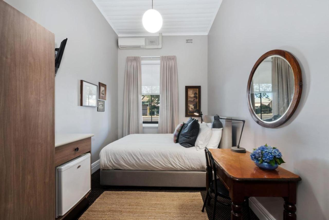 The Commercial Quarters Hotel Millthorpe Esterno foto